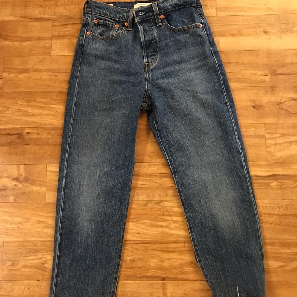 Levi’s wedgie straight blue jeans